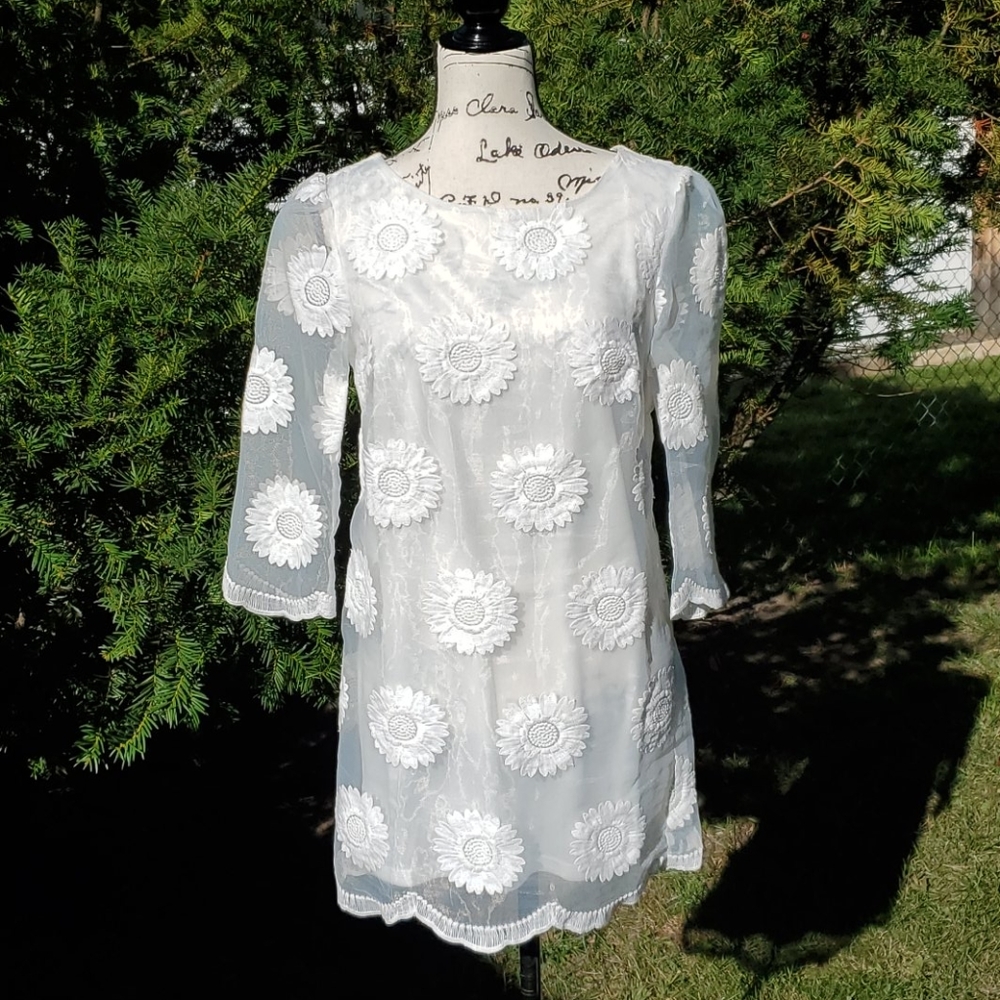ANTHROPOLOGIE ▪ Ark & Co. Womens Rosette White Embroidered Shift Dress, NWT